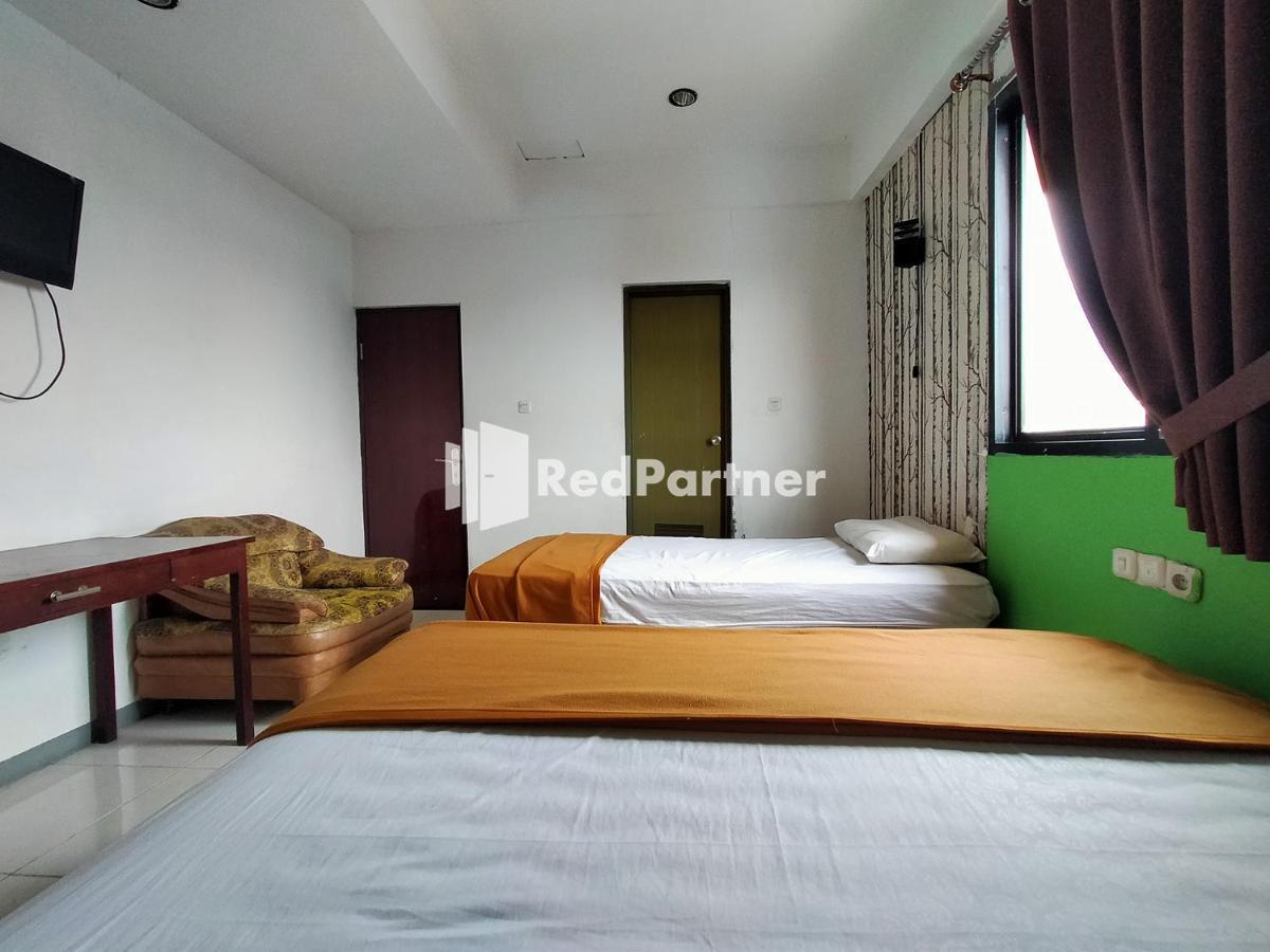 Hotel Ayu Lestari Ternate Redpartner エクステリア 写真